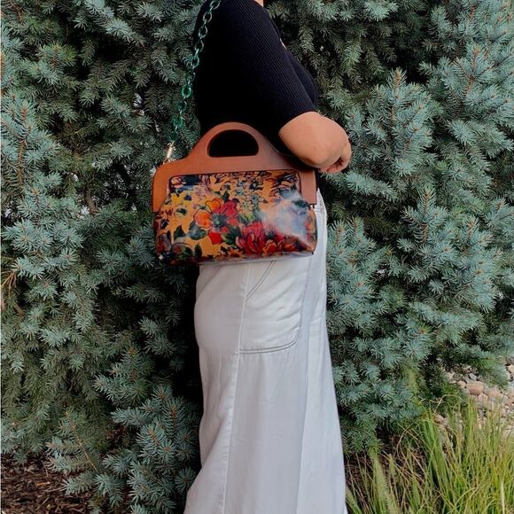 Handmade Genuine Leather Floral Print Large Wooden Frame Bag with 2 Chain styles - Picture 4 of 16